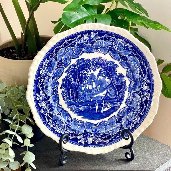 Vintage (1940s) Mason’s “Vista” Dinner Plate - Picture 1 of 6